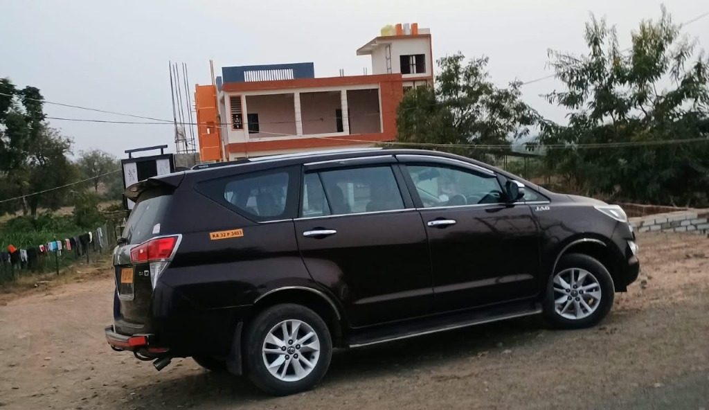 Innova Crysta Side